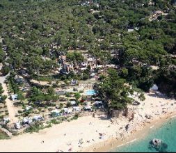 Vista aerea de las 2 playas del camping