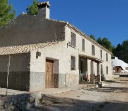 vista lateral albergue y cúpula