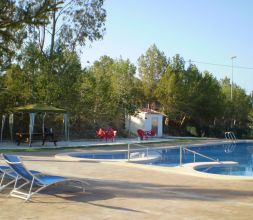 Piscina con jacuzzi